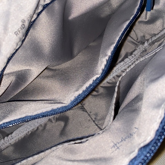 Hedgren RFID protected multicolor nylon crossbody with adjustable strap - Picture 12 of 12